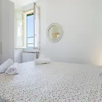 Hostdomus - Marine Sea View *