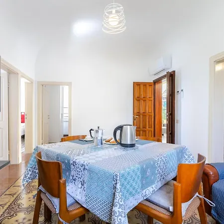 Hostdomus - Marine Sea View *