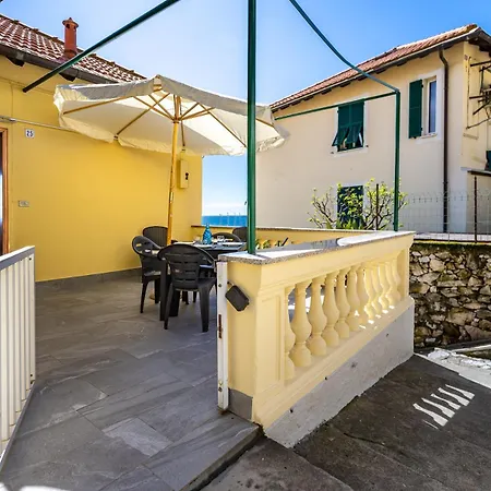 Hostdomus - Marine Sea View Apartment Finale Ligure