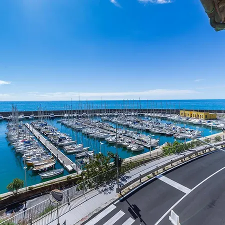 Hostdomus - Marine Sea View *