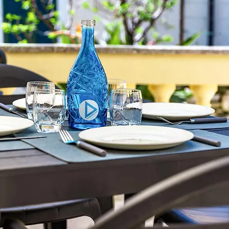 Hostdomus - Marine Sea View *