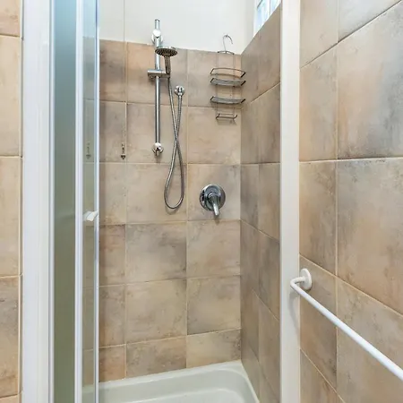 Hostdomus - Marine Sea View Apartment