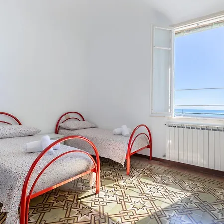 Apartment Hostdomus - Marine Sea View *
