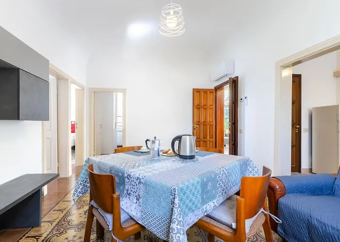 Hostdomus - Marine Sea View *