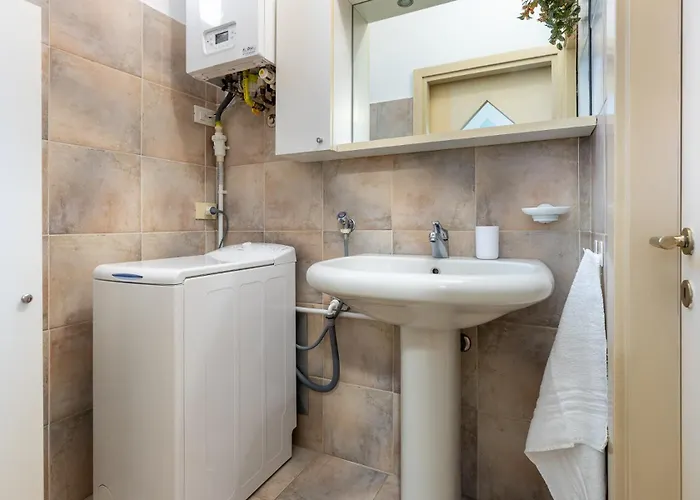 Hostdomus - Marine Sea View Apartment *