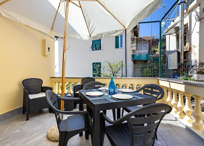 Apartment Hostdomus - Marine Sea View Finale Ligure