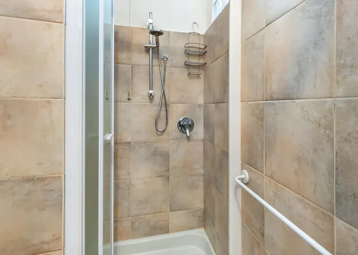 Hostdomus - Marine Sea View Apartment