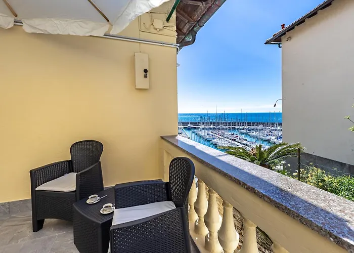 Hostdomus - Marine Sea View Apartment Finale Ligure