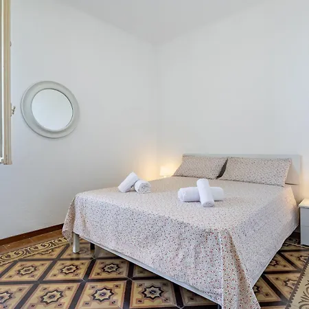 Hostdomus - Marine Sea View Apartmán *