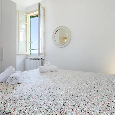 Hostdomus - Marine Sea View *