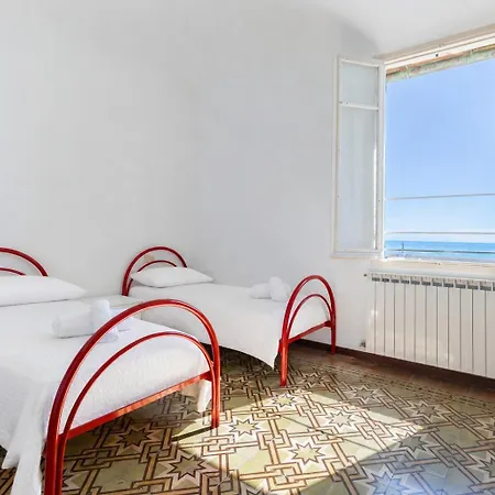 Hostdomus - Marine Sea View *