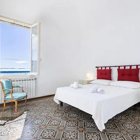 Hostdomus - Marine Sea View *