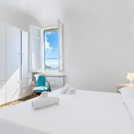 Hostdomus - Marine Sea View Appartement