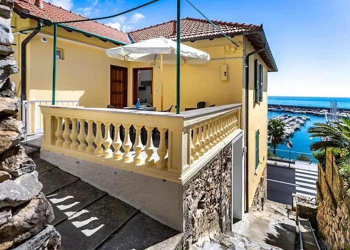 Hostdomus - Marine Sea View * Finale Ligure