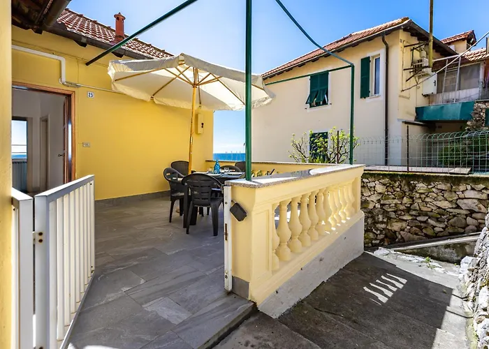Hostdomus - Marine Sea View Lejlighed Finale Ligure