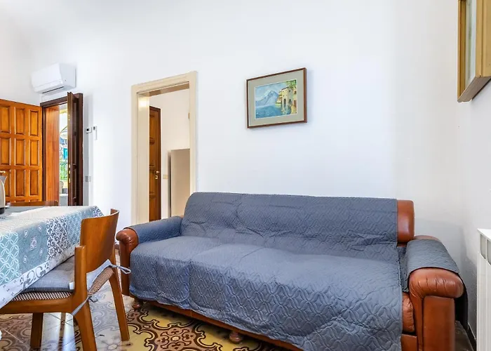 Hostdomus - Marine Sea View *