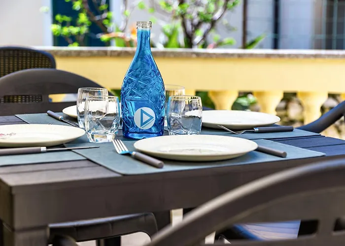 Hostdomus - Marine Sea View *