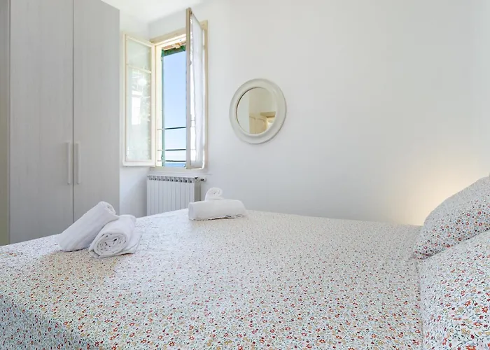 Hostdomus - Marine Sea View *